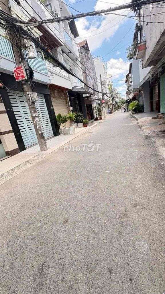 4 X 16 M 4 alley 4 M Lạc Long Quân