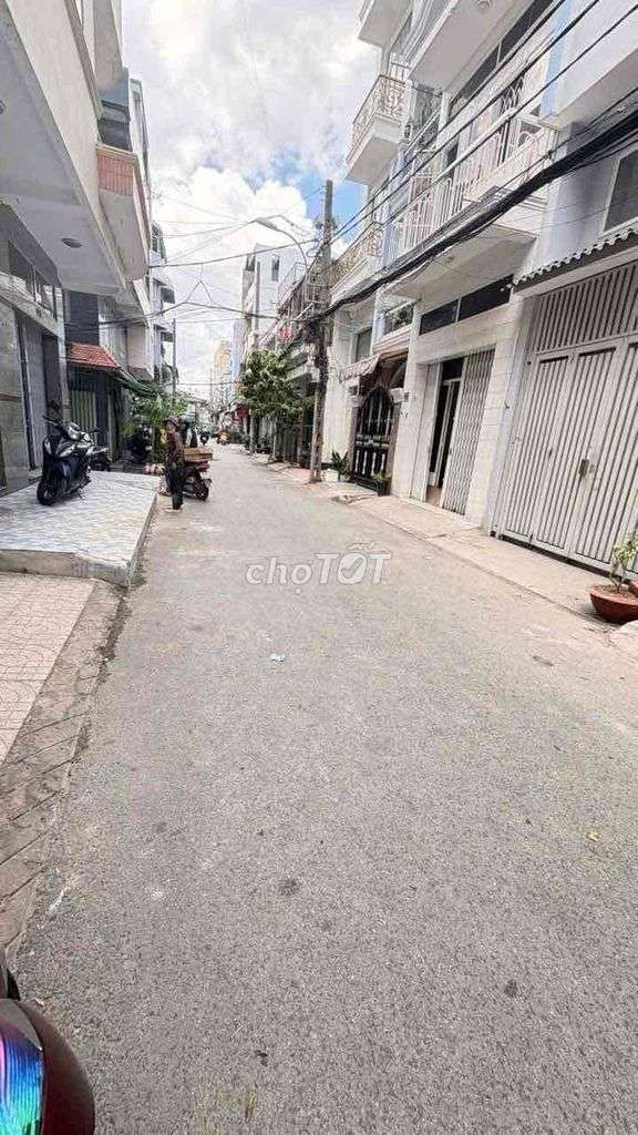 4 X 16 M 4 alley 4 M Lạc Long Quân