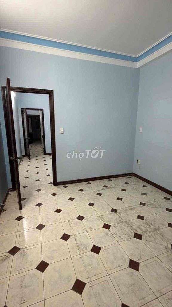 4 X 16 M 4 alley 4 M Lạc Long Quân