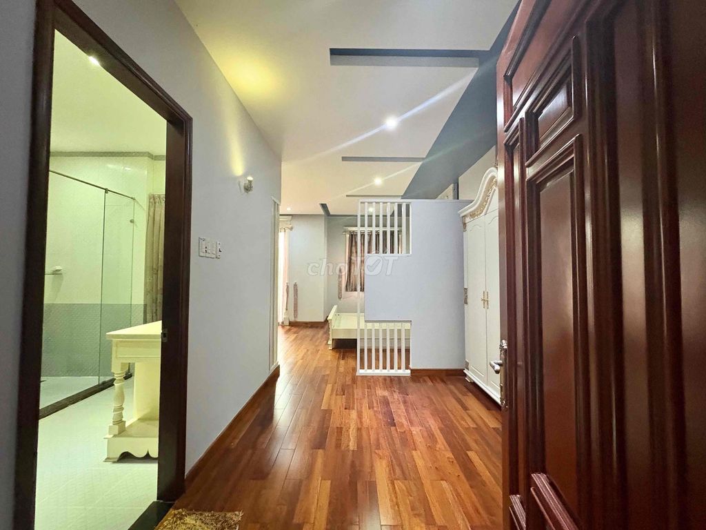 Rent a 1-1-B in the Fire Zone area 6 x 20 Xd a 3-story vault with interior.