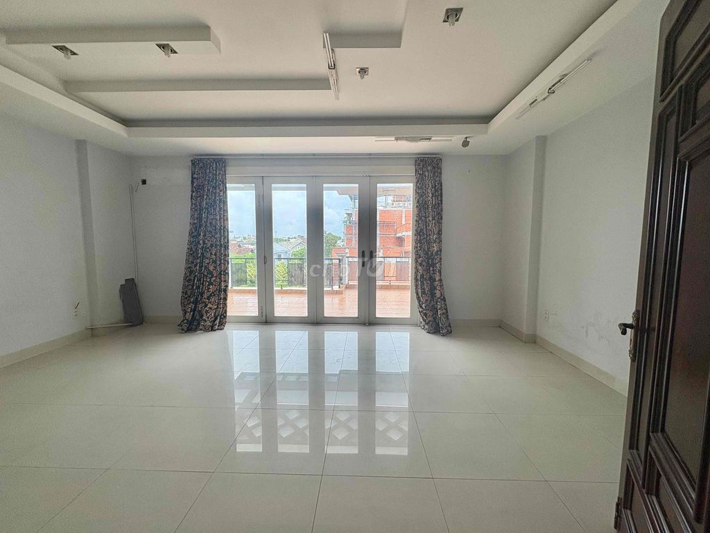 Rent a 1-1-B in the Fire Zone area 6 x 20 Xd a 3-story vault with interior.