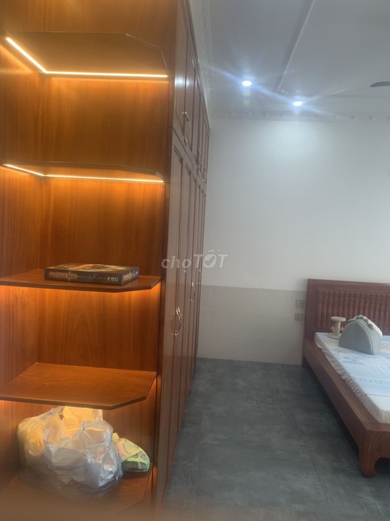 Full interior of the nice 6 x 21 m. Fire Department 1 .4th floor bedroom plus slightly close to 7