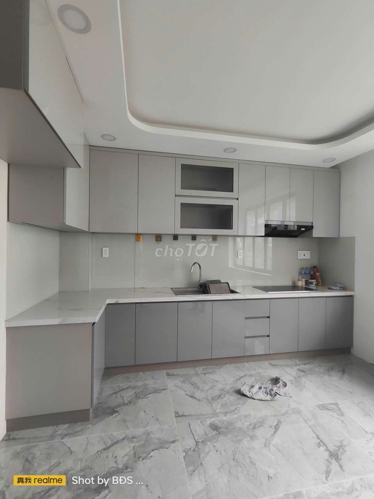 Rent a six-story apartment with a 30-million-month elevator.