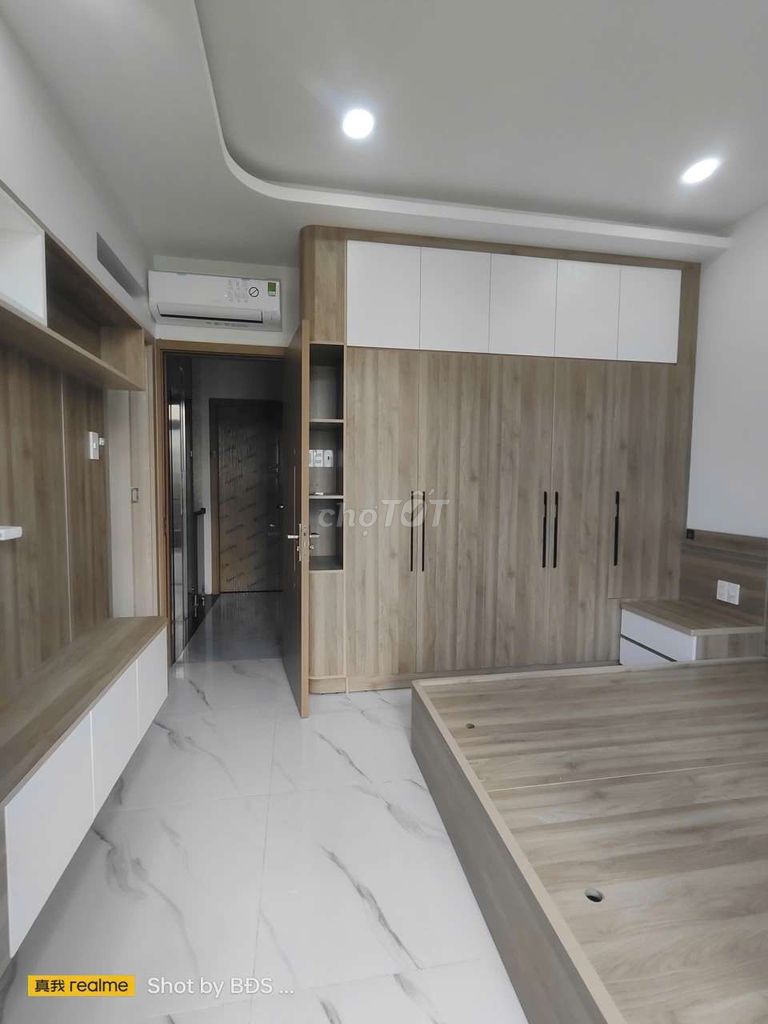 Rent a six-story apartment with a 30-million-month elevator.
