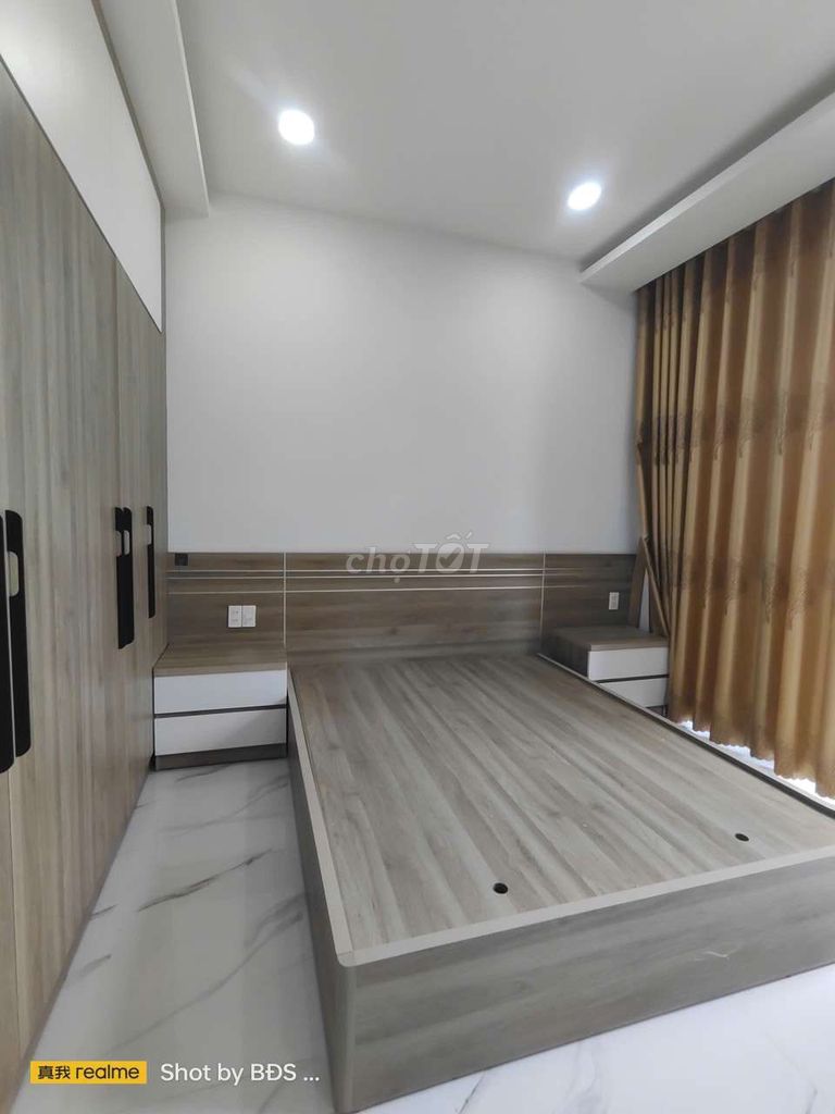 Rent a six-story apartment with a 30-million-month elevator.