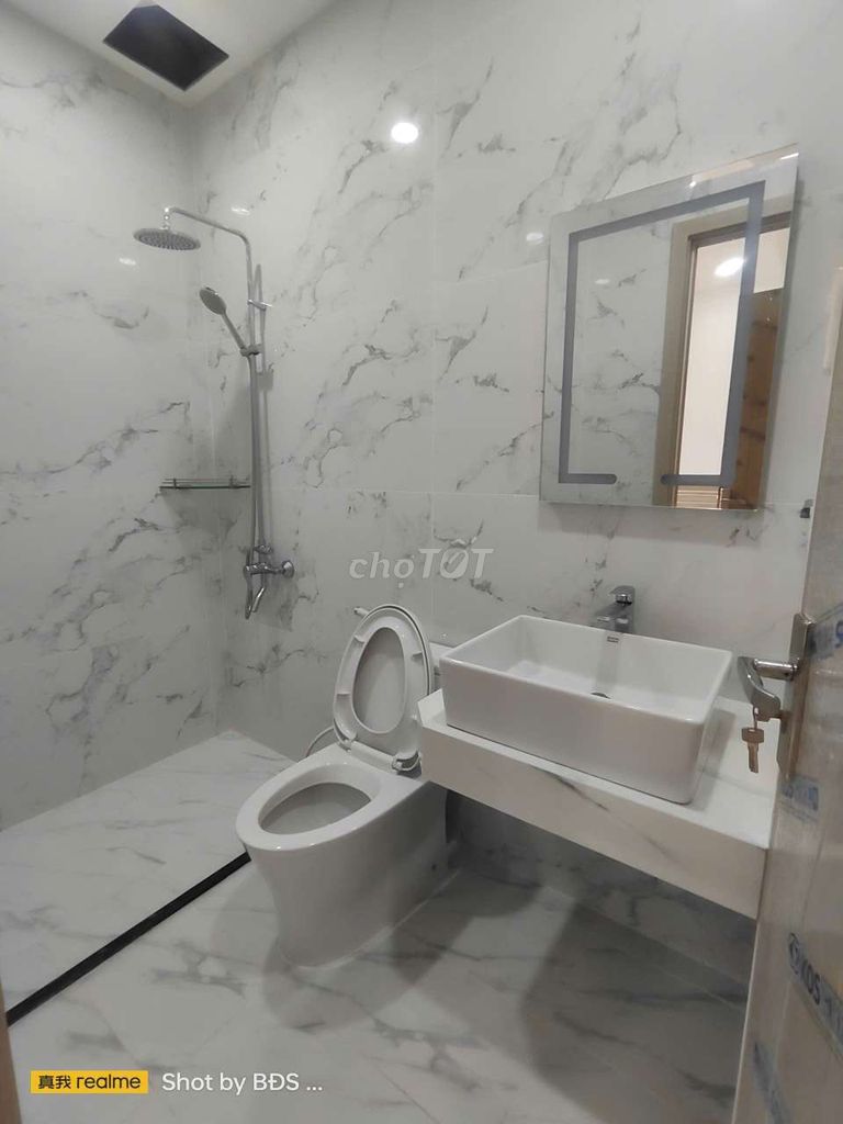 Rent a six-story apartment with a 30-million-month elevator.
