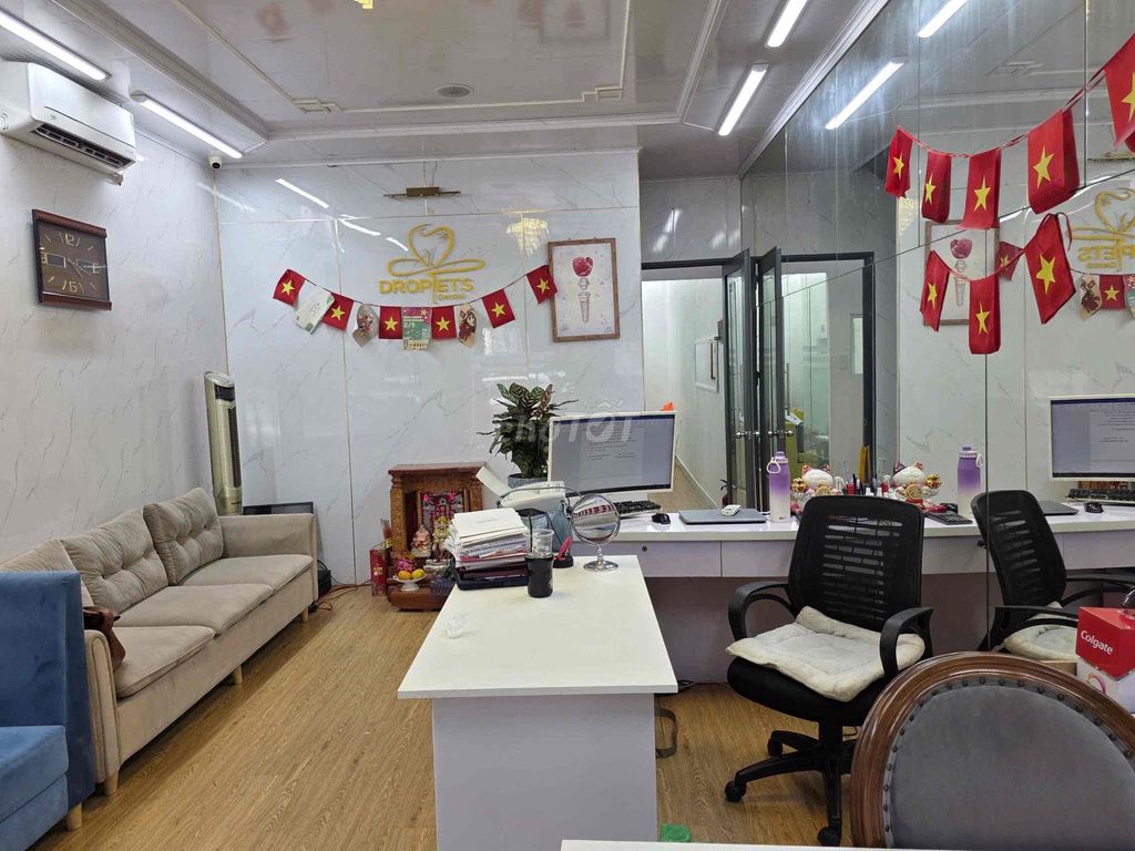 Rent a cash house Huỳnh Văn Bánh,Phú Nhuận for business.