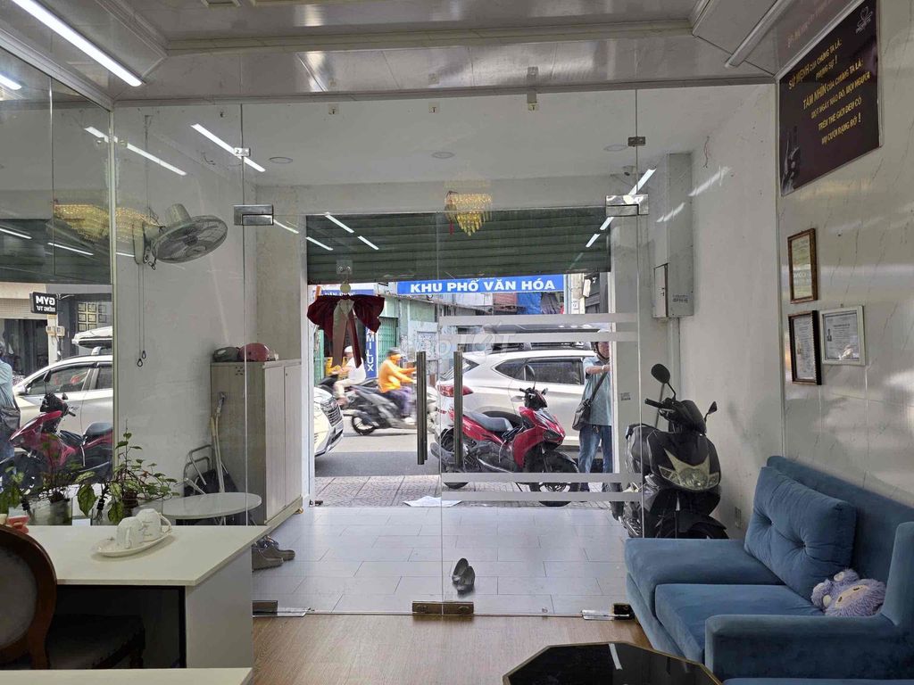 Rent a cash house Huỳnh Văn Bánh,Phú Nhuận for business.
