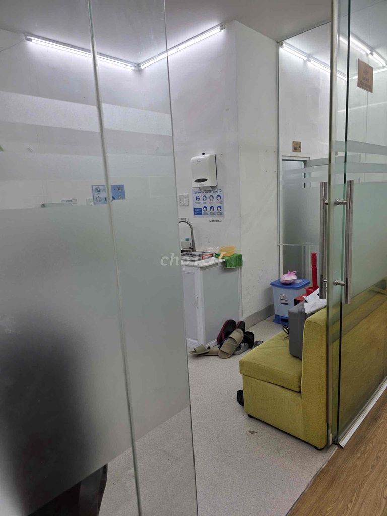Rent a cash house Huỳnh Văn Bánh,Phú Nhuận for business.