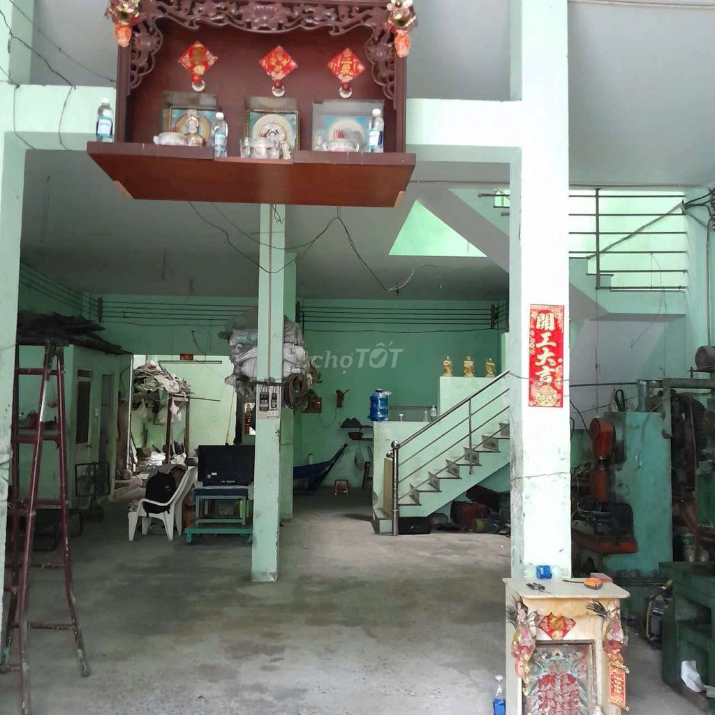 Kênh Nước Đen truck warehouse at manufacturing.