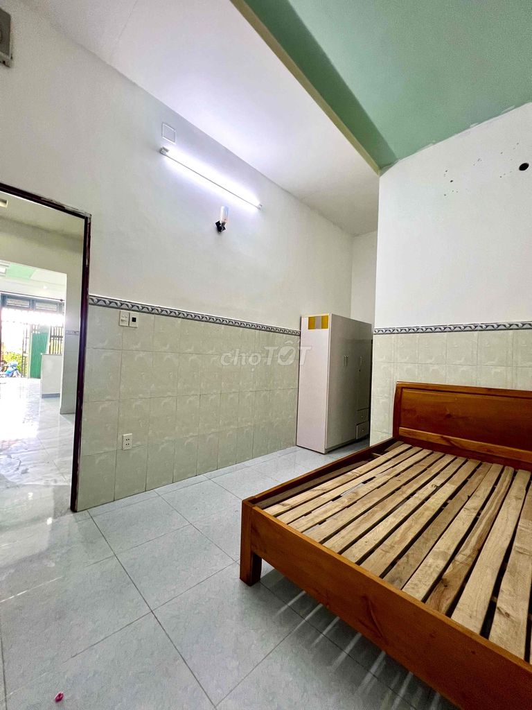 We'll rent a 5 x 1 0/10th floor 3rd floor bedroom. 3 toilets Barvet Motors.