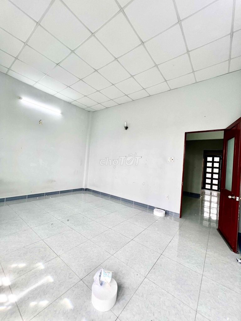 We'll rent a 5 x 1 0/10th floor 3rd floor bedroom. 3 toilets Barvet Motors.