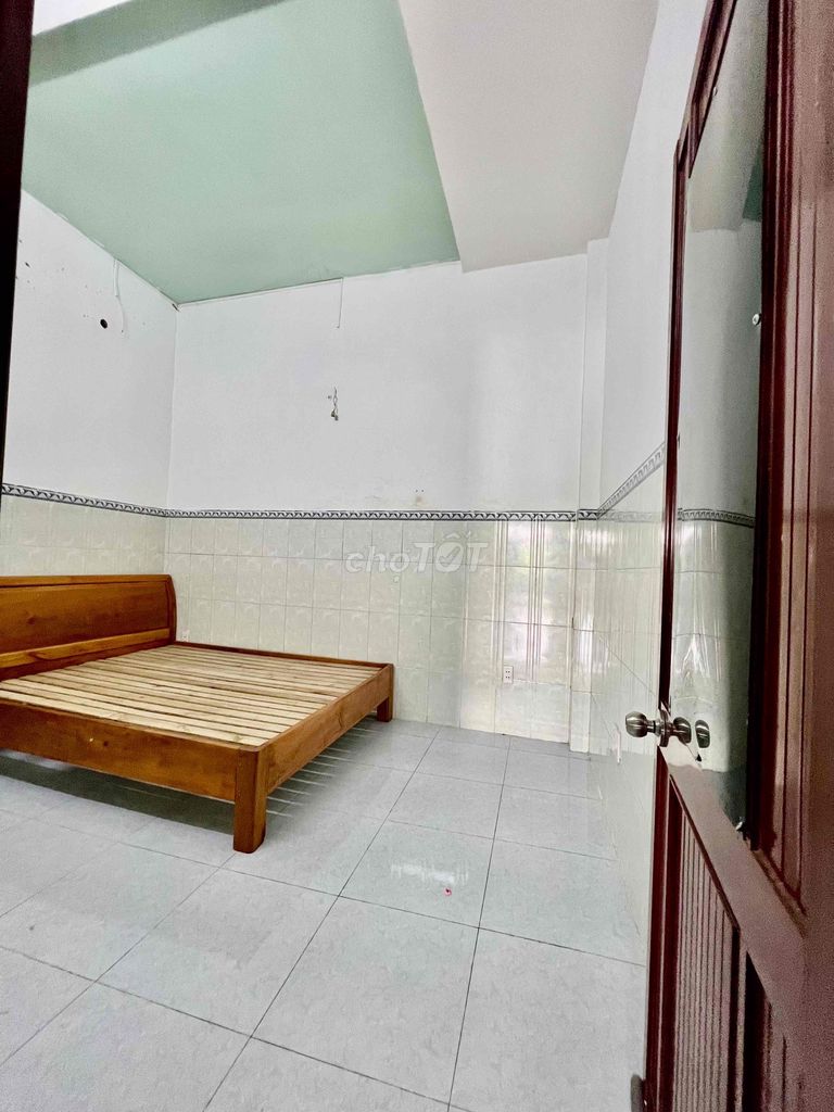 Rent the Iron Bridge 5 x 20 meters 1 .1 .1 floor 3 bedroom 3 3m