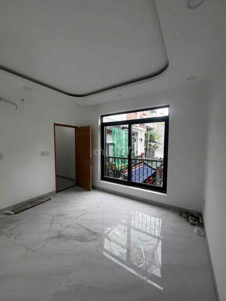 100 percent new house [4 x 1 O] 1st floor (a bedroom, 2 toilets),--Mã Lò esophage