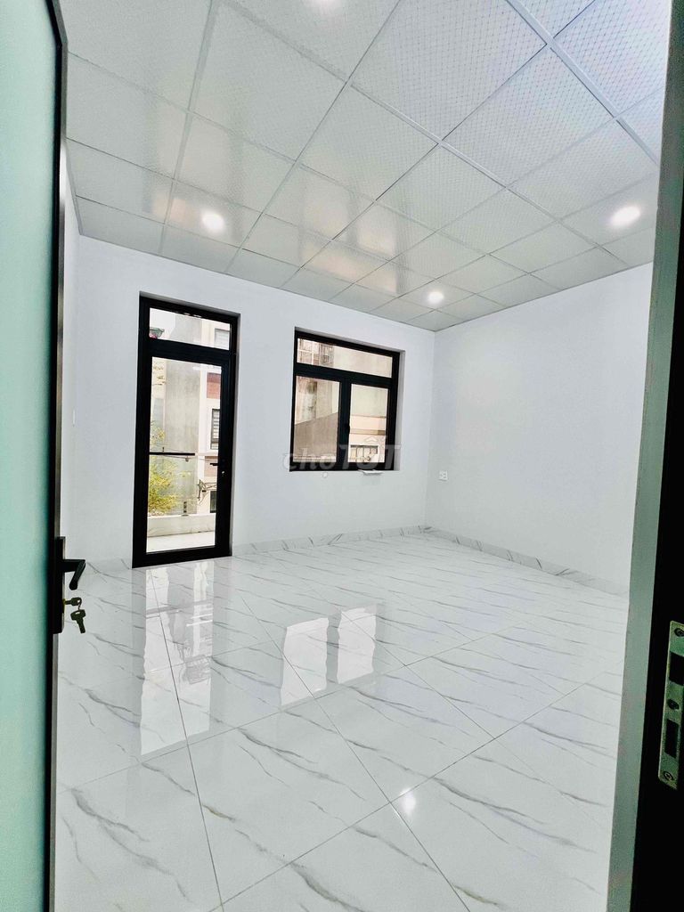 Rent a house right here on the Bridge area 110 meters per floor. Two bedrooms, two toilets.
