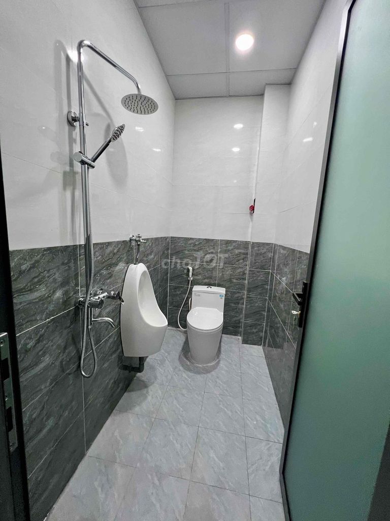 Rent a house right here on the Bridge area 110 meters per floor. Two bedrooms, two toilets.