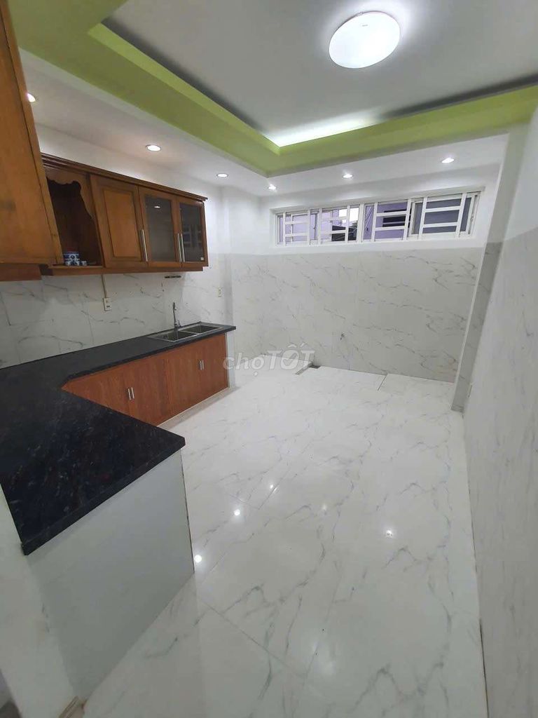Let's rent. 4 meters x 14 meters 2 is 4 p stupid 4 toilets