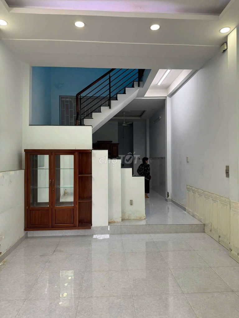 Parking alley near the school market.