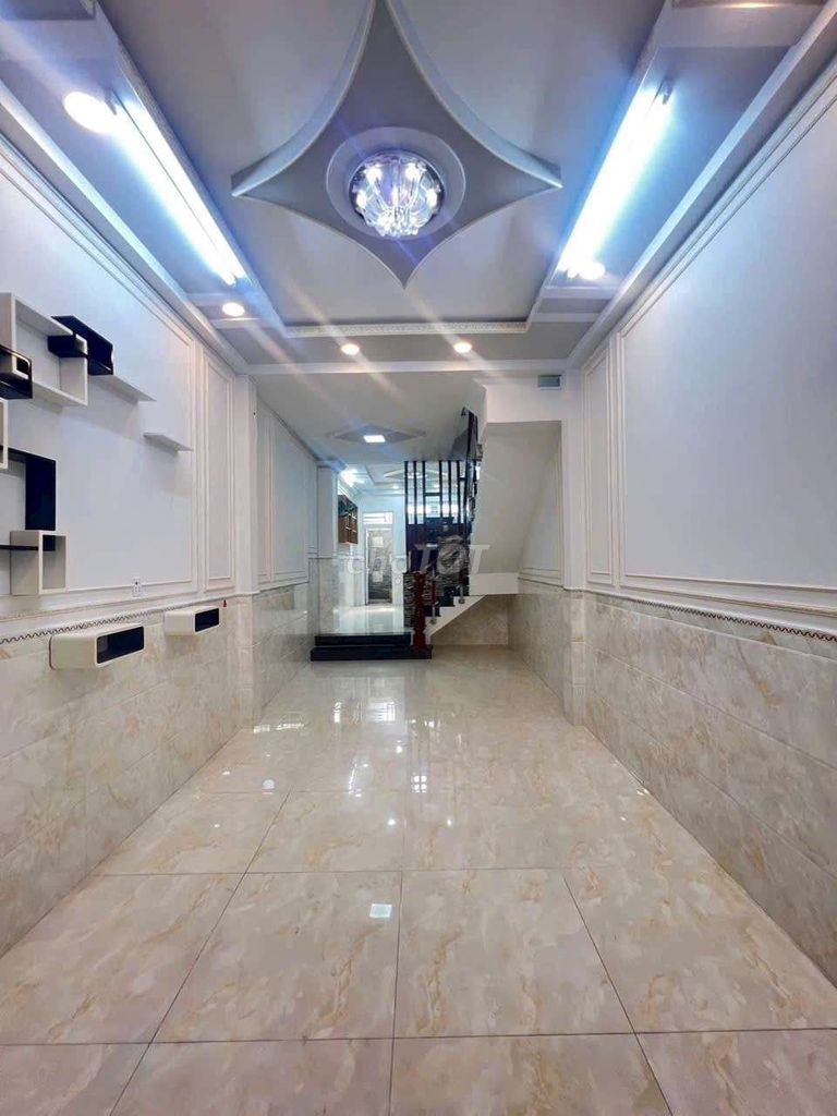 Rent a new toilet in the room, basic interior. Civil quiet.