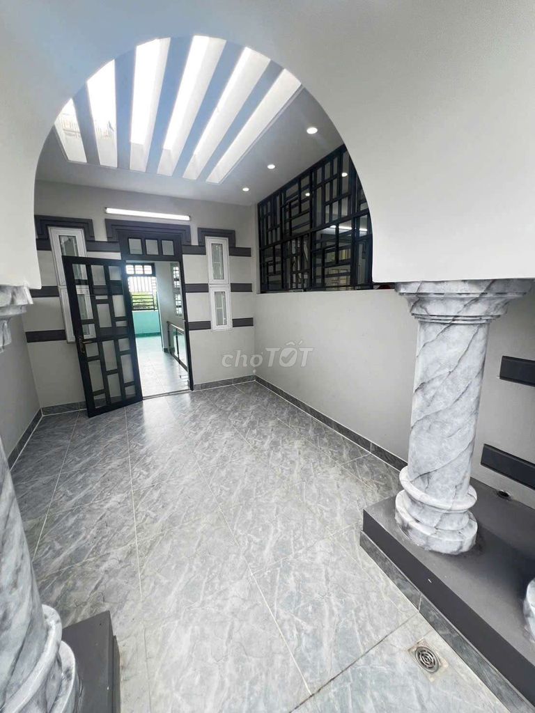 Rent a new toilet in the room, basic interior. Civil quiet.