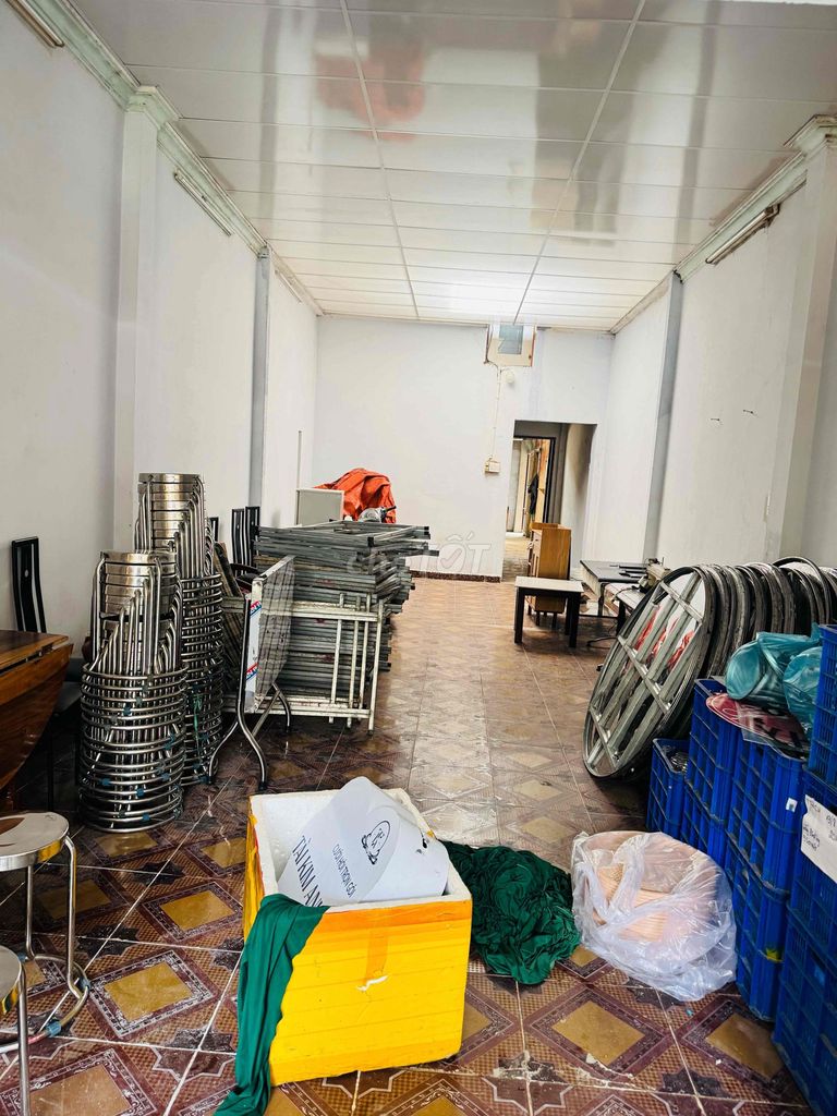 The house is empty for a hold. One warehouse right here.