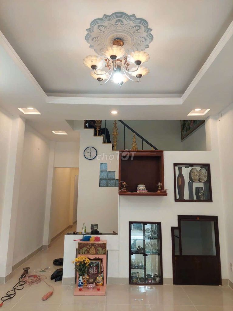 Rent a place on Penging C4 area. 4 meters. One second floor, two-foot toilets.