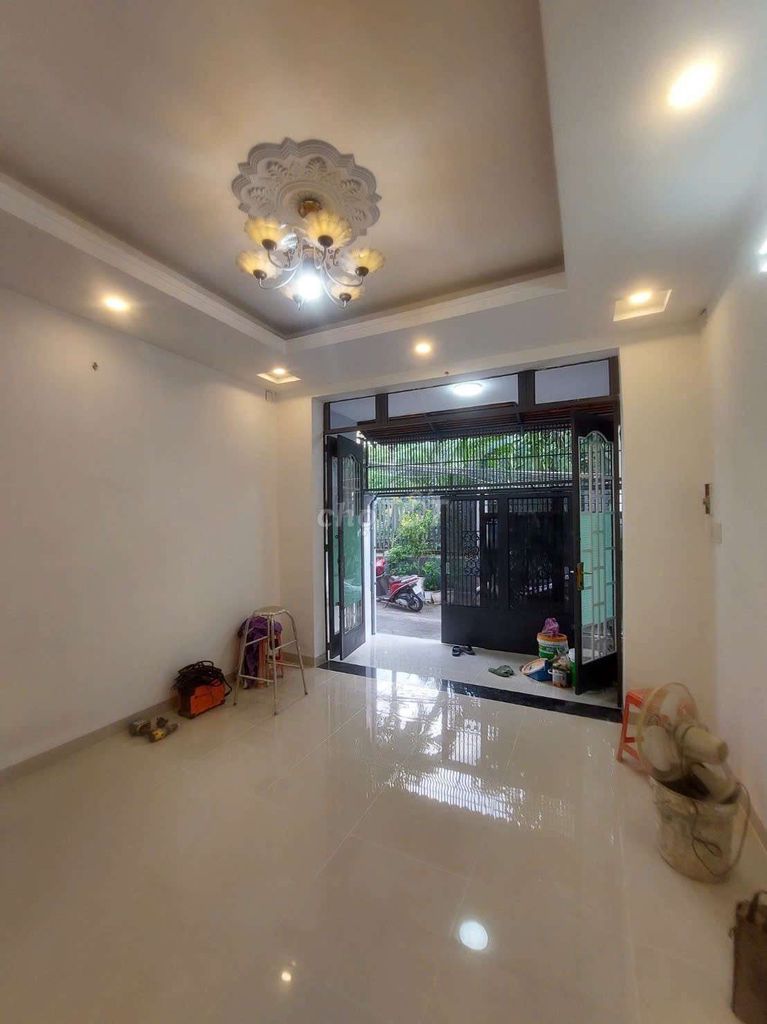 Rent a place on Penging C4 area. 4 meters. One second floor, two-foot toilets.
