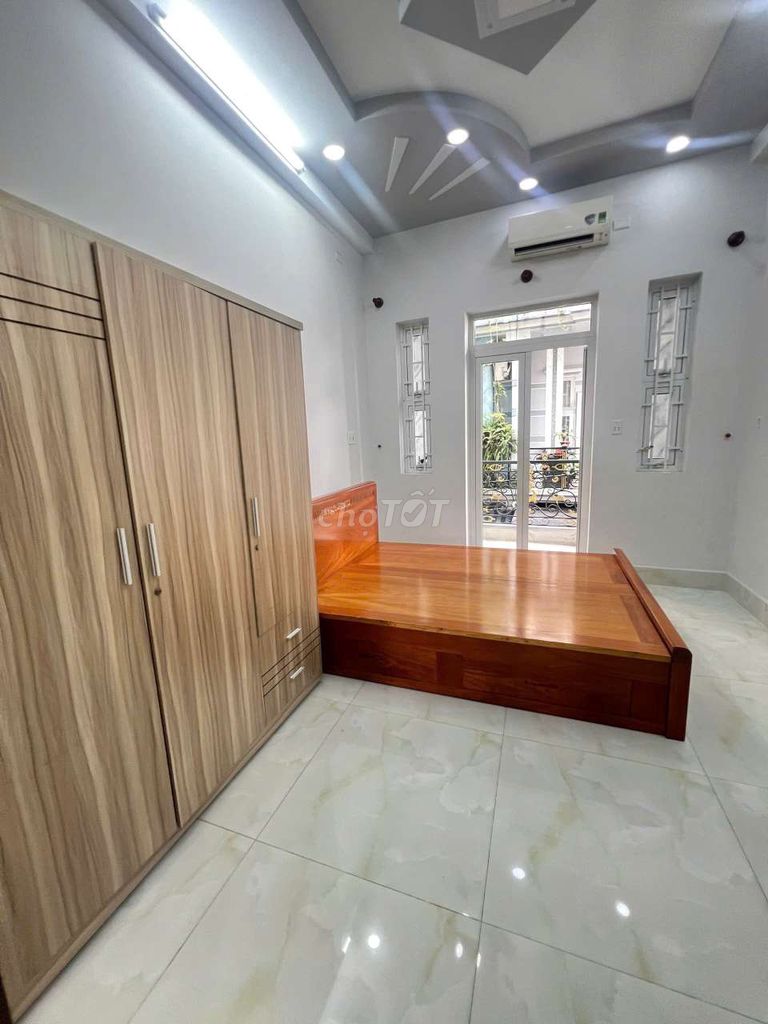 4 story nice house - short-term rent