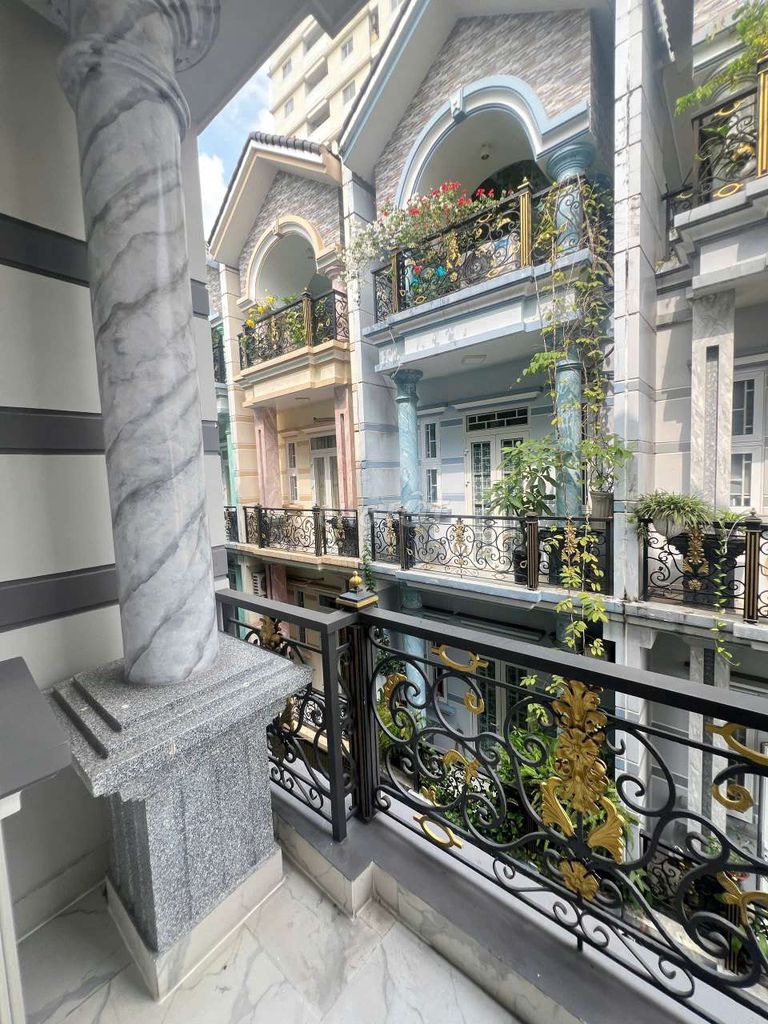 4 story nice house - short-term rent