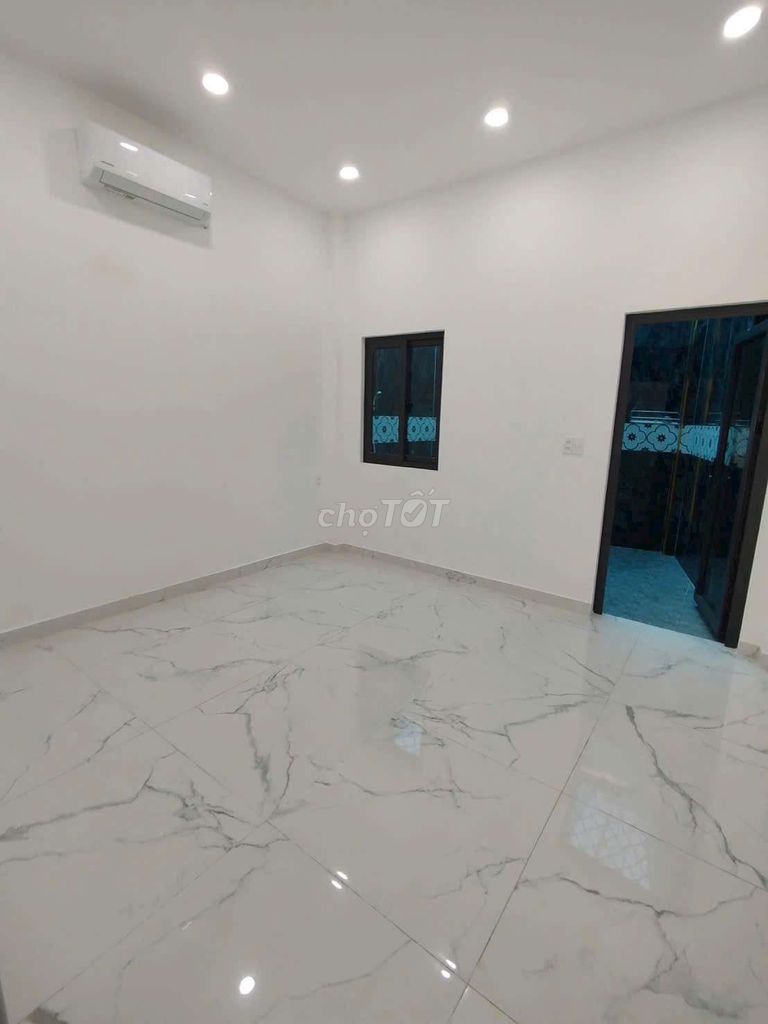 We're going to rent Tỉnh lộ 10 missile armor - 27 trieu - 4 bedrooms - full interior.