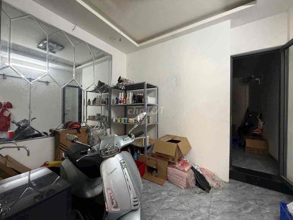 4 bedrooms 11 Qq14