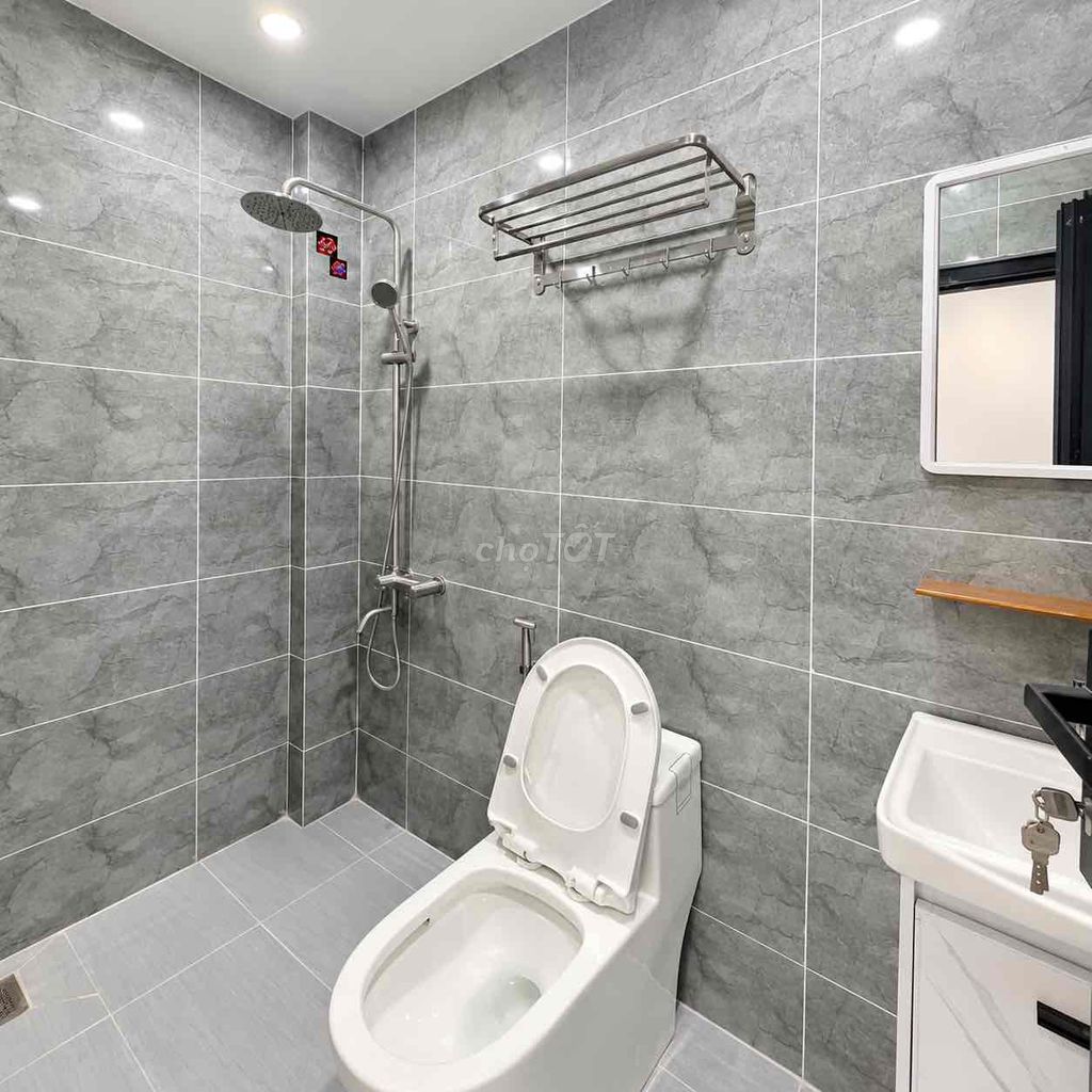 Two beautiful floors-- three bedrooms-- 8 million/8.
