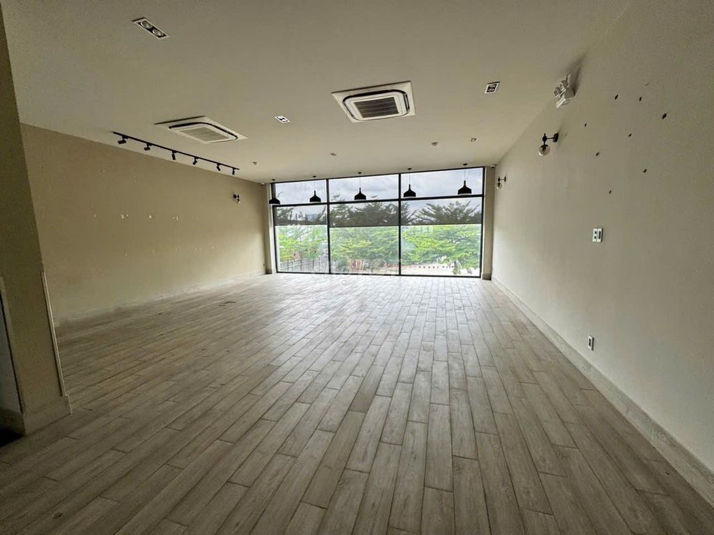 8X20 office building - square ql13, Thủ Đức