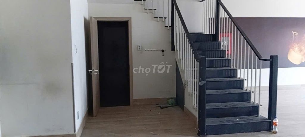 8X20 office building - square ql13, Thủ Đức