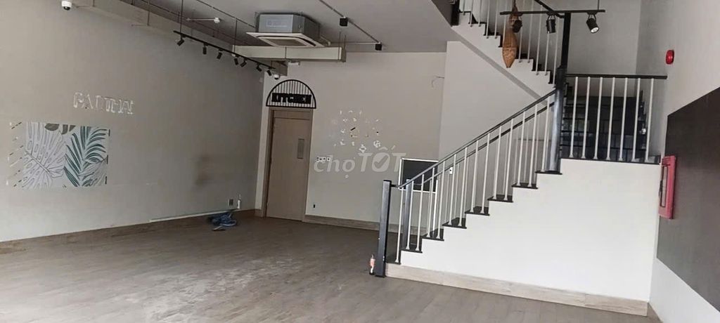 8X20 office building - square ql13, Thủ Đức