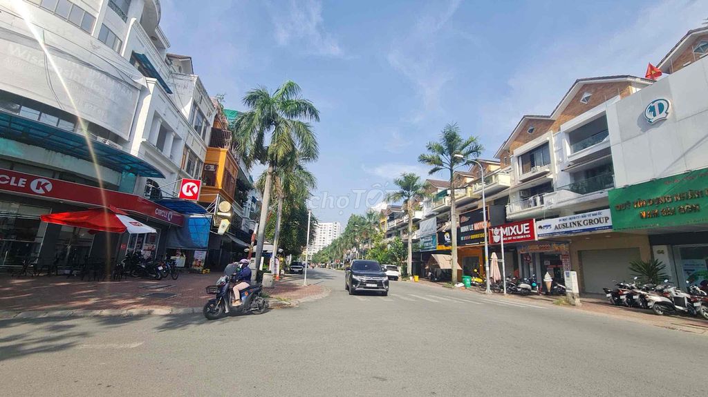 Rent a Trần Trọng Cung casher.
