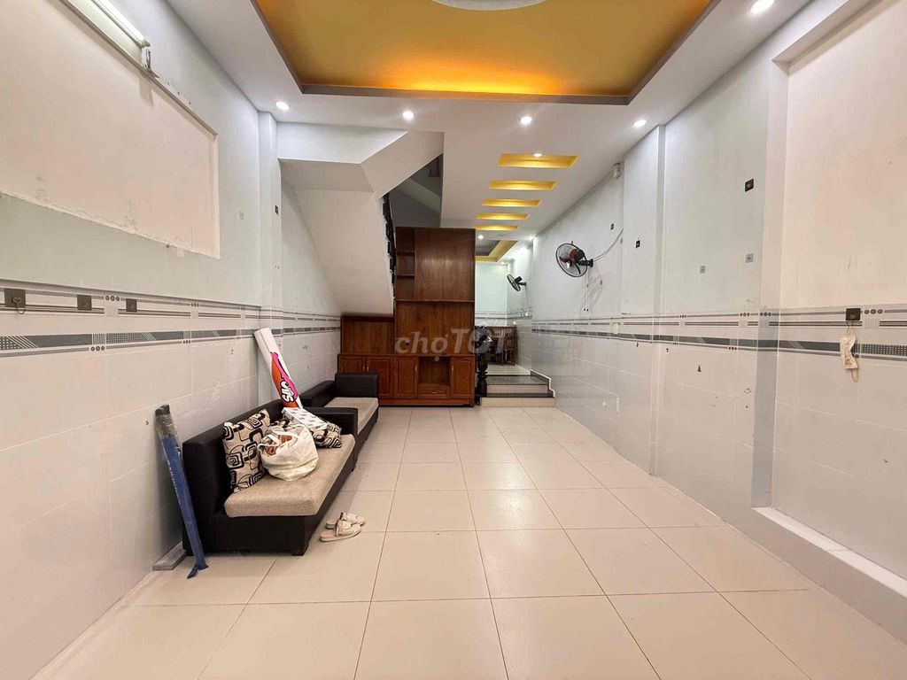 A house two need to rent 1806. It's in front of District 7
