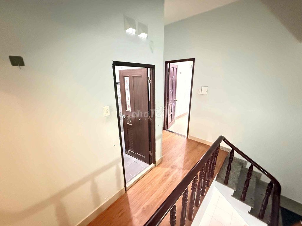 A house two need to rent 1806. It's in front of District 7