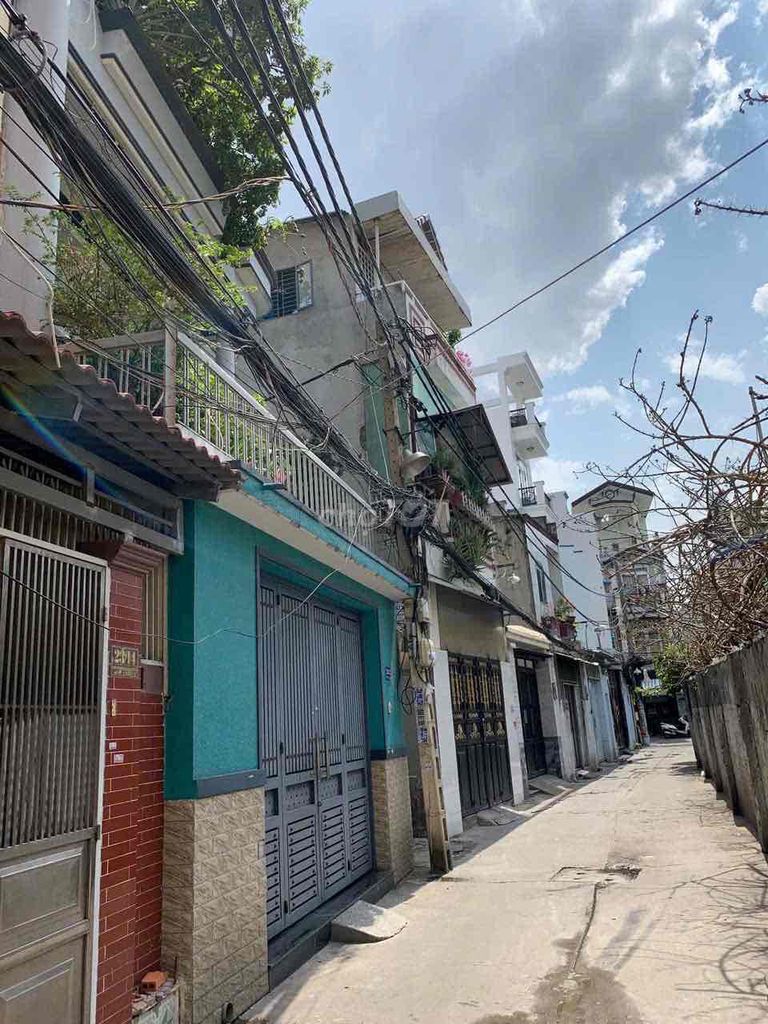 Rent the entire Bùi Thế Mỹ/4". 13 meters. 2 deck car lanes clear at 1.