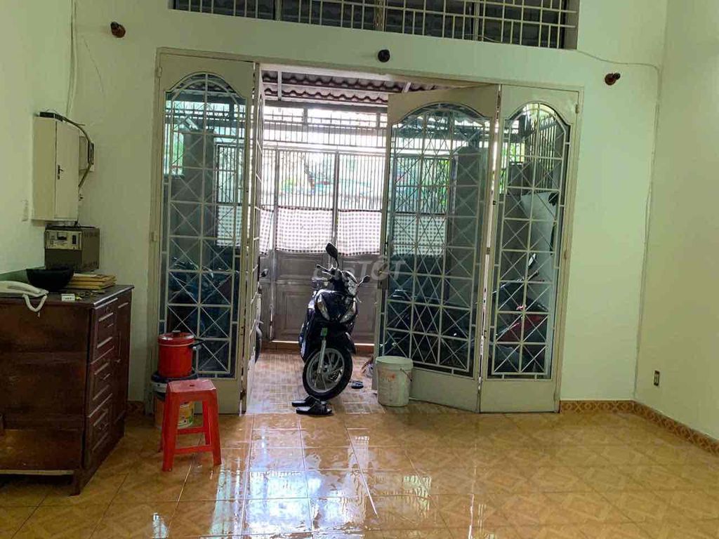 Rent the entire Bùi Thế Mỹ/4". 13 meters. 2 deck car lanes clear at 1.