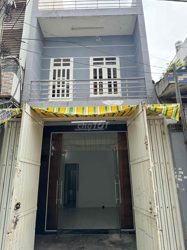 Rent a plastic alley front.
