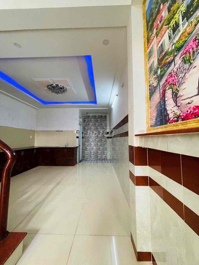 TRI 3th floor 4*14; Five bedrooms with a 7-meter truck.