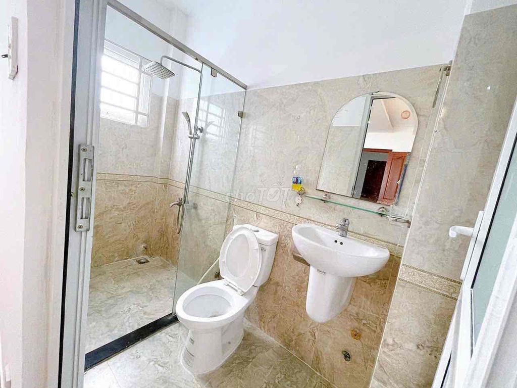 The tx25s right here. Two floors, three bedrooms, four toilets. Phedi worship (in interior)