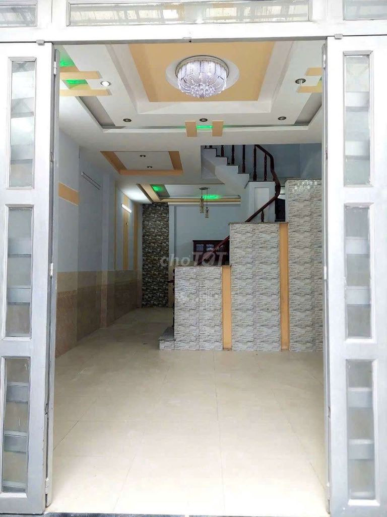 Rent an alley 730 Hương Lộ 2: Four, six feet. One foot, three floors, four bedrooms. Five toilets.