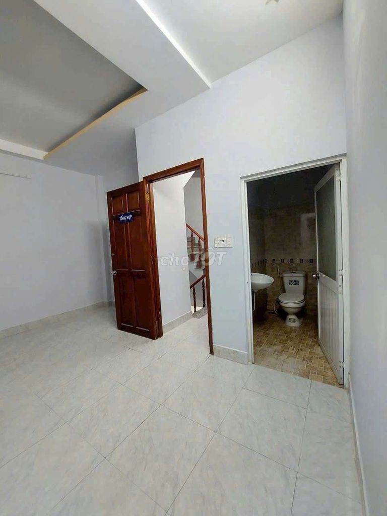 Rent an alley 730 Hương Lộ 2: Four, six feet. One foot, three floors, four bedrooms. Five toilets.