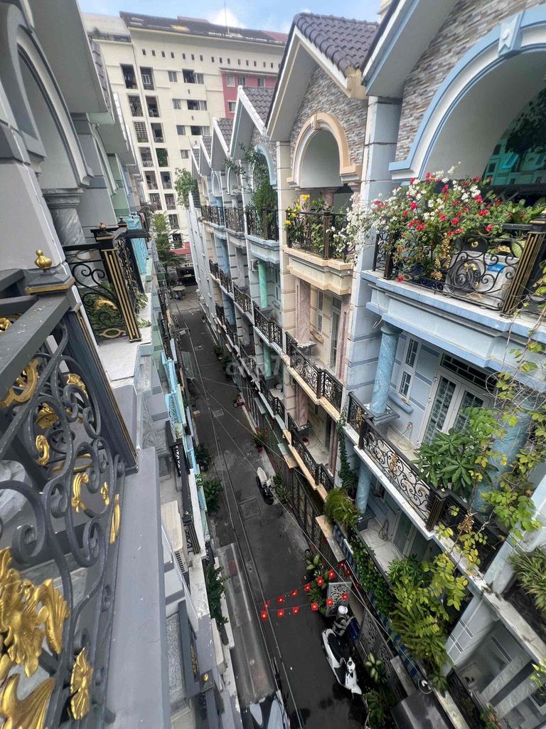 Rent a plastic-size building on the 226 An Dương Vương alley.