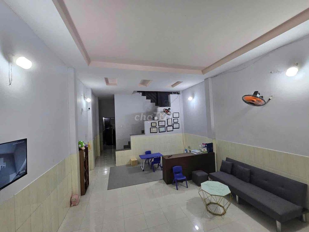 1 st floor 1 3 3 bedroom 90 meters 2 alley on 9 Linh Tây next to the Fields