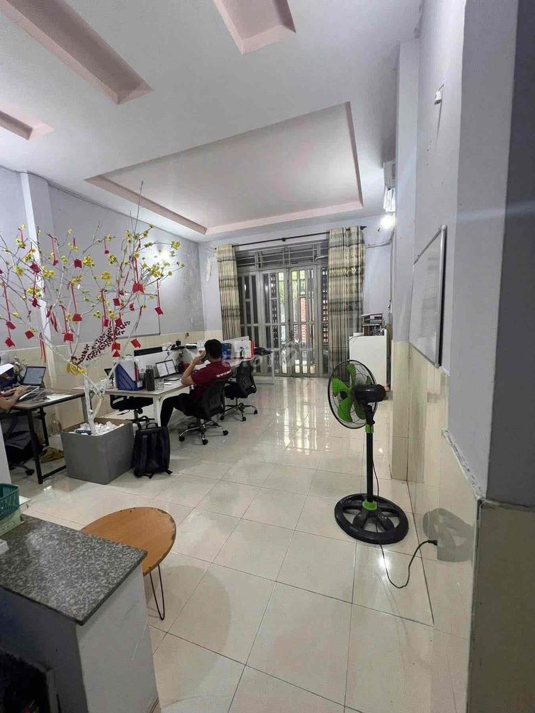 1 st floor 1 3 3 bedroom 90 meters 2 alley on 9 Linh Tây next to the Fields