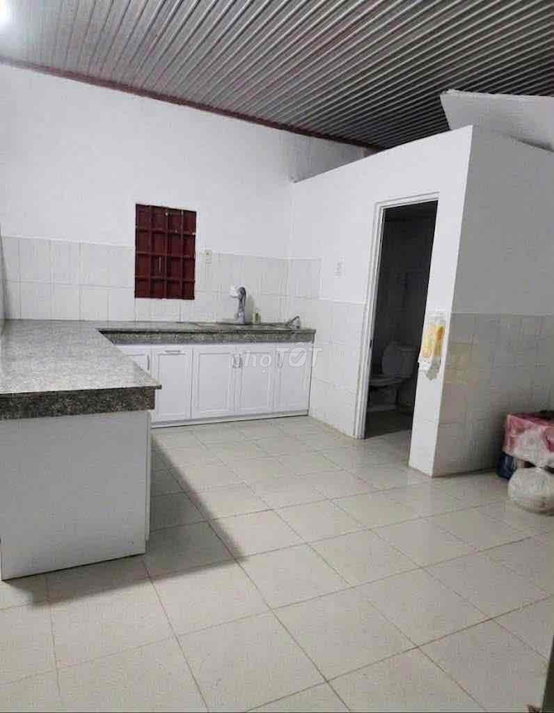 1 st floor 1 3 3 bedroom 90 meters 2 alley on 9 Linh Tây next to the Fields