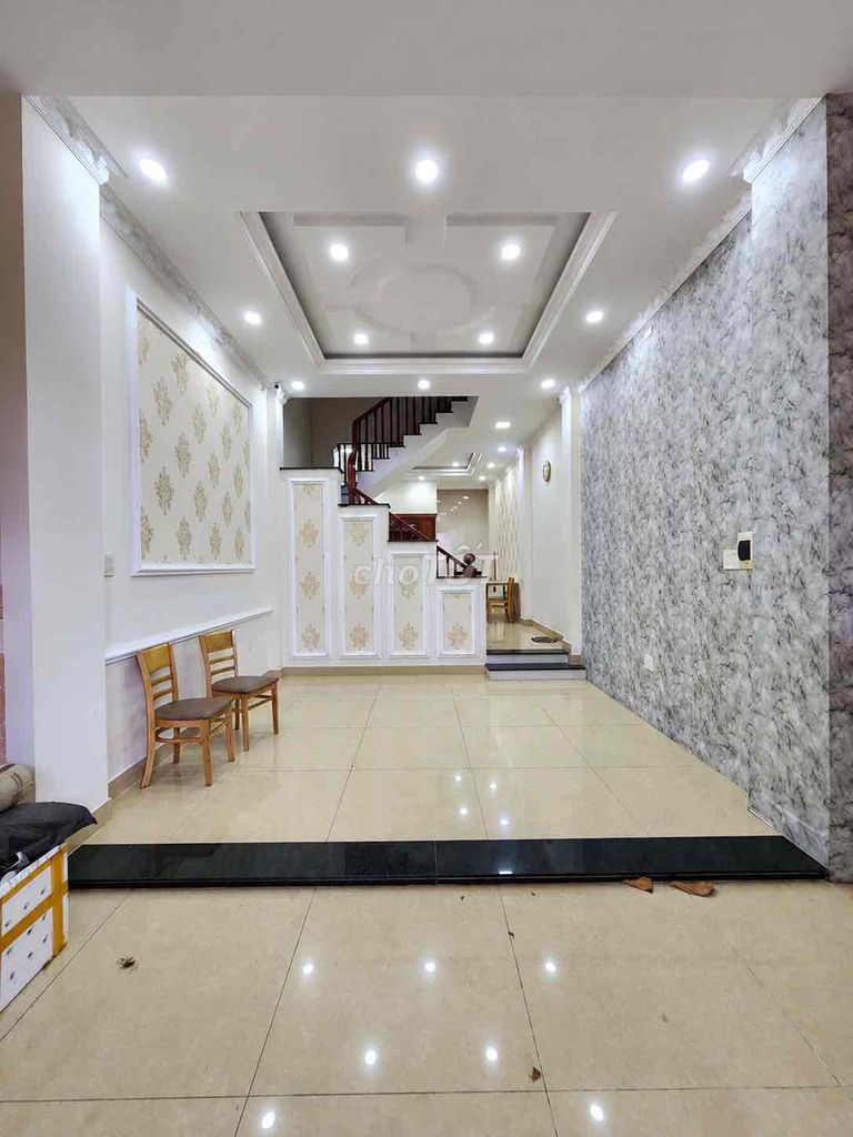 The base of four bedrooms is 535 Quốc lộ 13 -- the Hakim plan is less than a mile away.